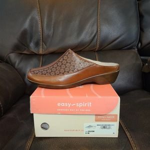 Easy Spirit Women's Dusk Mule, Brown 211, 9 Wide